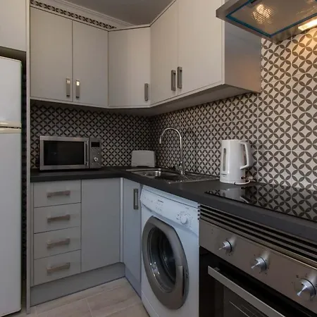 Mare 6 - Two Bed Апартаменты Адехе