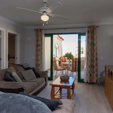 Mare 6 - Two Bed Апартаменты Адехе